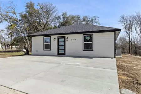 New construction Single-Family house 5619 Lake Granbury Trl, Granbury, TX 76048 - image