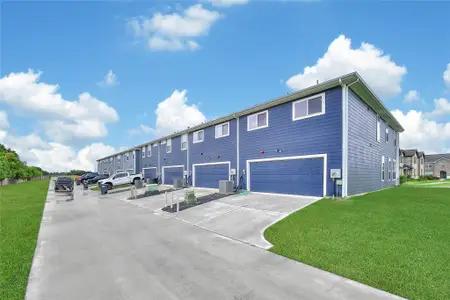 New construction Townhouse house 2203 Seven Oaks Blvd, Tomball, TX 77375 - image