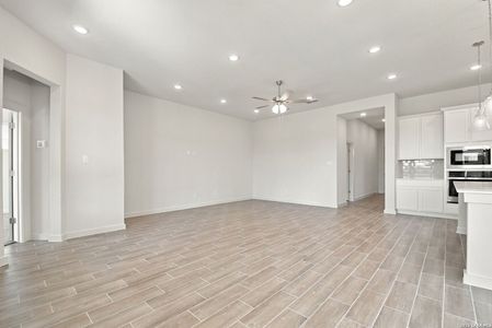 New construction Single-Family house 125 Travis Dr, Castroville, TX 78009 plan The Maverick - image 12