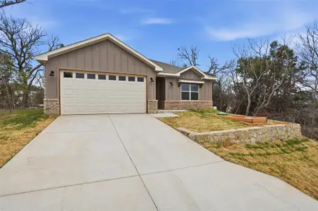 New construction Single-Family house 3611 Broken Bow Dr, Granbury, TX 76048 - image