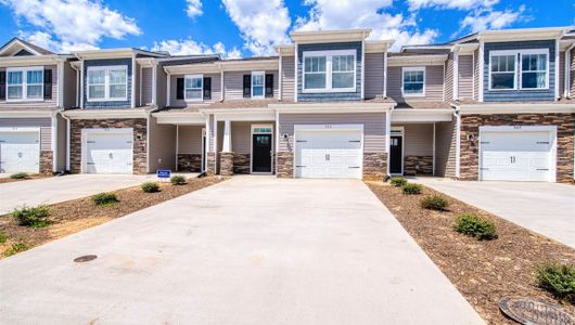 New construction Single-Family house 194 Valley Breeze Rd, Fletcher, NC 28732 plan Denver - image