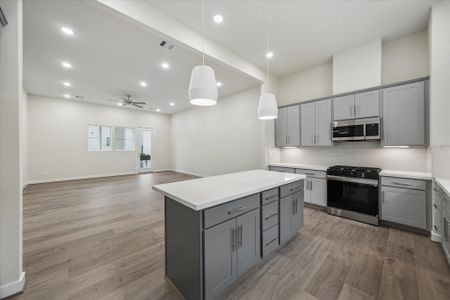 New construction Townhouse house 6330 Paddington Bend Dr, Houston, TX 77008 - image 11