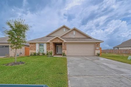 New construction Single-Family house 14 Greenbriar Lp, Angleton, TX 77515 1425- photo 0