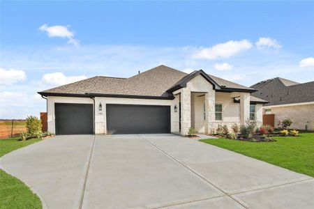 One-story home with 3 bedrooms, 2 baths, and 3 car garage.