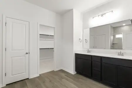 New construction Single-Family house 3725 Pin Oak Hls, Seguin, TX 78155 plan Ford - image 9