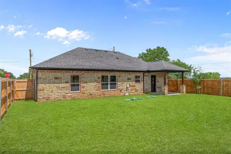 New construction Single-Family house 801 Comanche Cove Dr, Granbury, TX 76048 - image