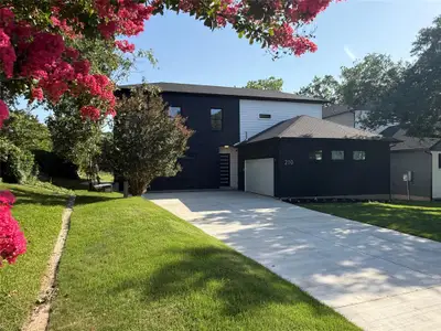 New construction Single-Family house 210 Silverleaf Dr, Fort Worth, TX 76112 - image