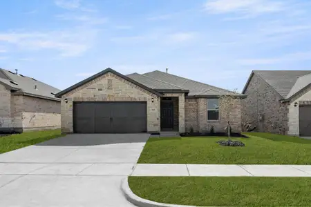 New construction Single-Family house 1905 Seminole Dr, Cleburne, TX 76033 plan Cheyenne - image