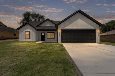 New construction Single-Family house 1612 Cheyenne Trl, Granbury, TX 76048 null- photo 0