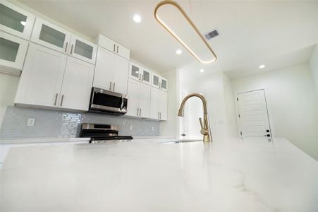 New construction Single-Family house 3508 Omega St, Houston, TX 77022 - image