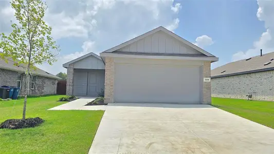 New construction Single-Family house 320 Trail Ct, Keene, TX 76059 plan Estero - image
