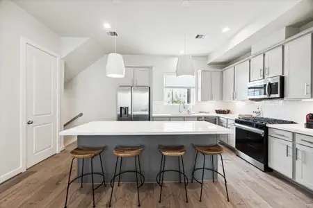 New construction Single-Family house 3911 Willowbend Pt, Houston, TX 77025 - image 10