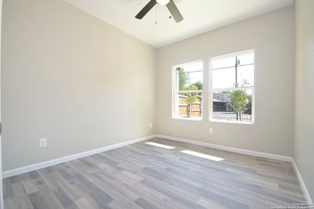 New construction Single-Family house 165 N San Felipe Ave, San Antonio, TX 78237 null- photo 15 15