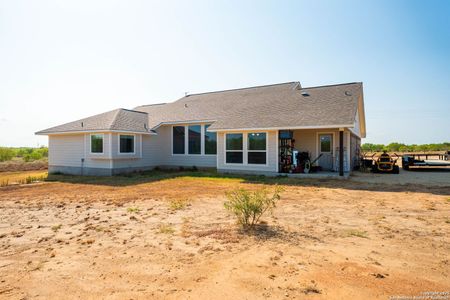 New construction Single-Family house 1141 County Rd 337, Charlotte, TX 78011 - image