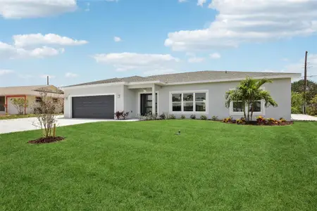 New construction Single-Family house 718 Desert Hills Wy, Sun City Center, FL 33573 - image