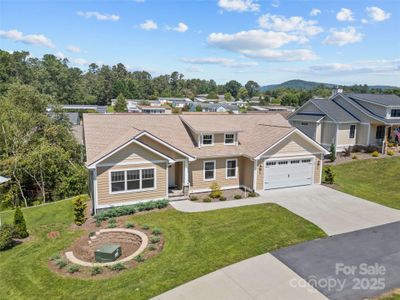 New construction Single-Family house 54 Olde Oak Ln, Hendersonville, NC 28792 - image
