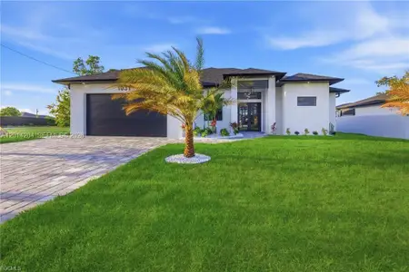 New construction Single-Family house 1031 Sw 1St Ter, Cape Coral, FL 33991 - image