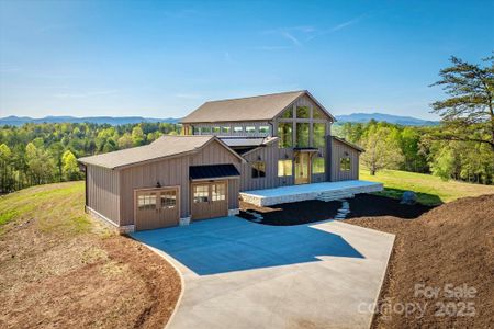 New construction Single-Family house 2013 Hitching Post Trl, Lenoir, NC 28645 - image