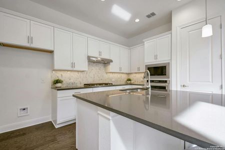 New construction Single-Family house 627 Dorfstrasse, New Braunfels, TX 78130 - photo 8 8