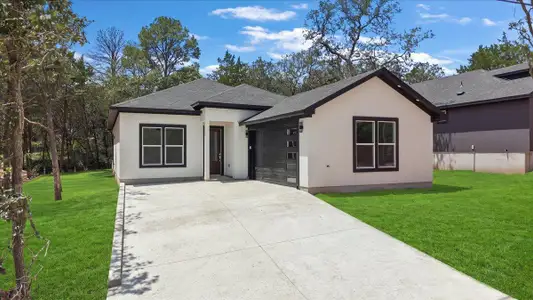 New construction Single-Family house 112 N Pohakea Dr, Bastrop, TX 78602 - image