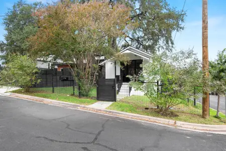 New construction Single-Family house 2416 E 10Th St, Austin, TX 78702 - image