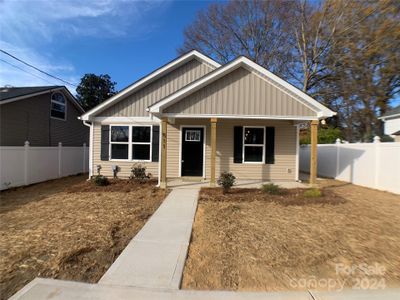 New construction Single-Family house 511 E Sycamore Street, Lincolnton, NC 28092 - photo 0