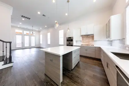 New construction Single-Family house 1308 E Crosby Rd, Carrollton, TX 75006 - image 6