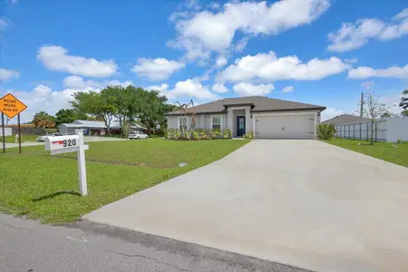 New construction Single-Family house 920 Sw Castaneda Ln, Port Saint Lucie, FL 34953 - image