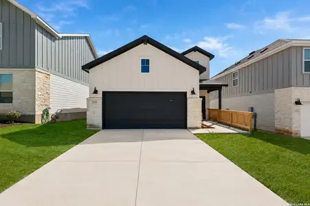New construction Single-Family house 229 Wild Yonder Ln, Boerne, TX 78006 - image