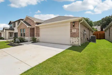 New construction Single-Family house 2221 Dunbar Dr, Sherman, TX 75092 plan The Henderson - image