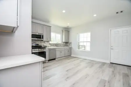 New construction Single-Family house 8336 Fountain St, Houston, TX 77051 - image