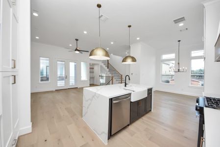 New construction Single-Family house 929 Fisher St, Unit F, Houston, TX 77018 - image 6