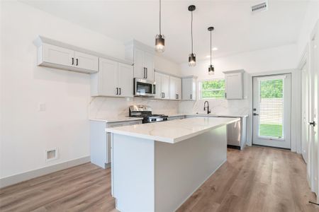 New construction Single-Family house 9913 Dipping Woods St, Houston, TX 77076 - image 6