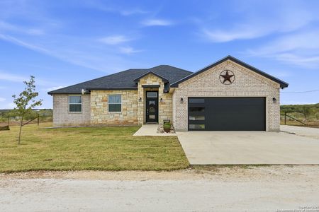 New construction Single-Family house 59 Legend Hills Rd, Uvalde, TX 78801 - image
