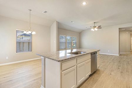 New construction Single-Family house 212 Forest Park Dr, West Columbia, TX 77486 plan Duval - image 7