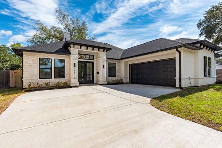 New construction Single-Family house 15427 Torry Pines Road, Houston, TX 77062 - photo 0