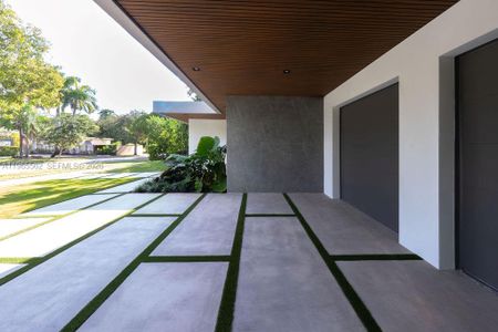 New construction Single-Family house 215 S Shore Dr, Miami, FL 33133 - image