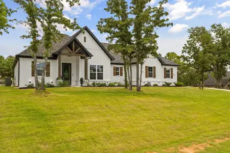 New construction Single-Family house 9041 Valley Oak Ct, Springtown, TX 76082 - image