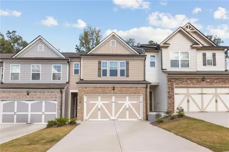 New construction Townhouse house 5665 Overview Dr, Flowery Branch, GA 30542 - image