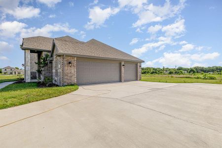 New construction Single-Family house 650 Wales Ct, Waxahachie, TX 75167 - image