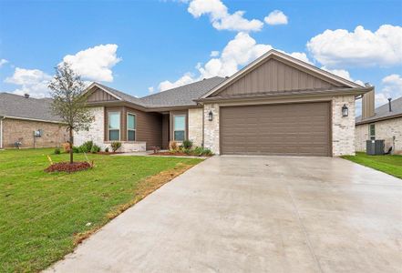 New construction Single-Family house 632 Mooney Dr, Saginaw, TX 76179 null- photo 2 2