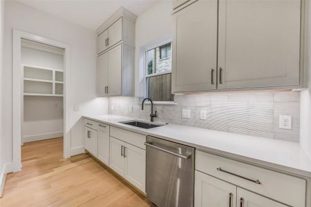 New construction Single-Family house 1902 Nantucket Dr, Houston, TX 77057 - image 16