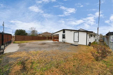 New construction Single-Family house 411 County Rd 3556, Cleveland, TX 77327 - image