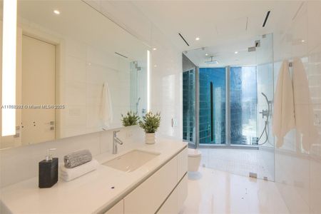 New construction Condo house 300 Biscayne Blvd Way, Unit 3707, Miami, FL 33131 null- photo 19 19