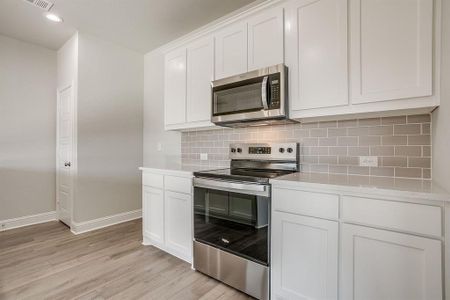 New construction Townhouse house 6817 Robert Reed Dr, Arlington, TX 76001 - image 11