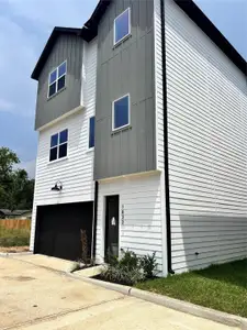 New construction Single-Family house 1032 Marcolin St, Houston, TX 77088 - image