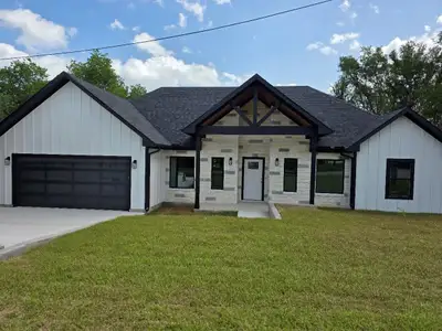 New construction Single-Family house 110 E Kikipua Ln, Bastrop, TX 78602 null- photo 0
