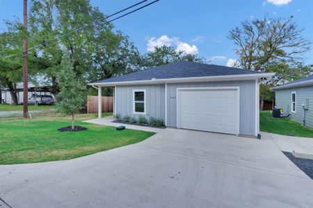 New construction Single-Family house 805 Branding Iron Trl, Granbury, TX 76049 - image