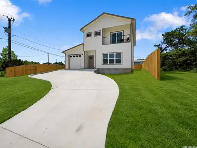 New construction Single-Family house 408 Canyon Cir, Canyon Lake, TX 78133 - image