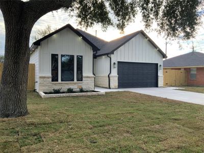New construction Single-Family house 1703 Colby Dr, Baytown, TX 77520 - image